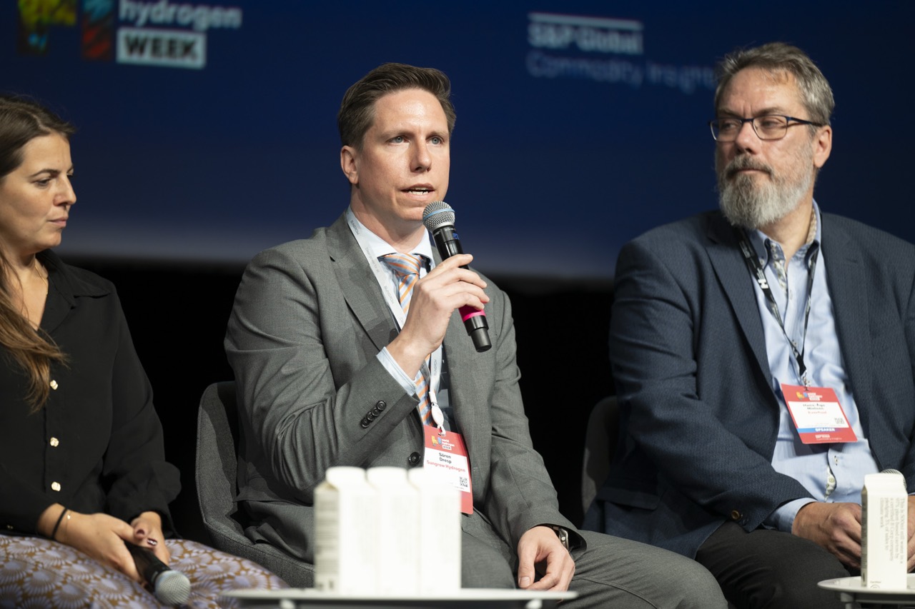 Sungrow Hydrogen Showcases Multi-to-one and Modular Solutions at World Hydrogen Week 2025, Sharing Cutting-Edge Insights and Operational Expertise