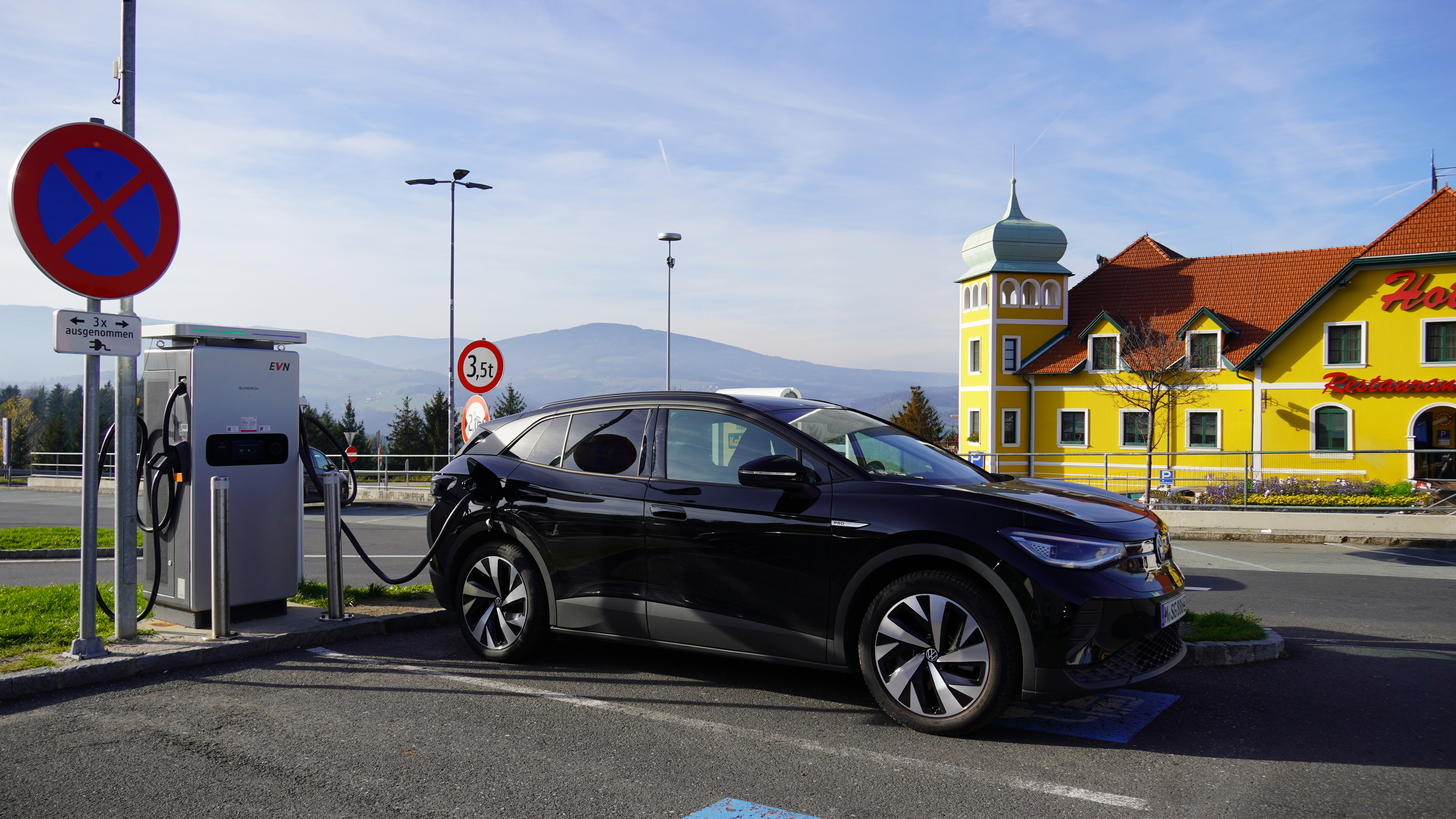 Smart Solar, Battery Storage & EV Charging: 206 kW PV + 916 kWh BESS in Sweden
